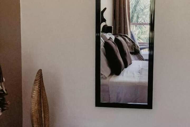 Room 9 of 25