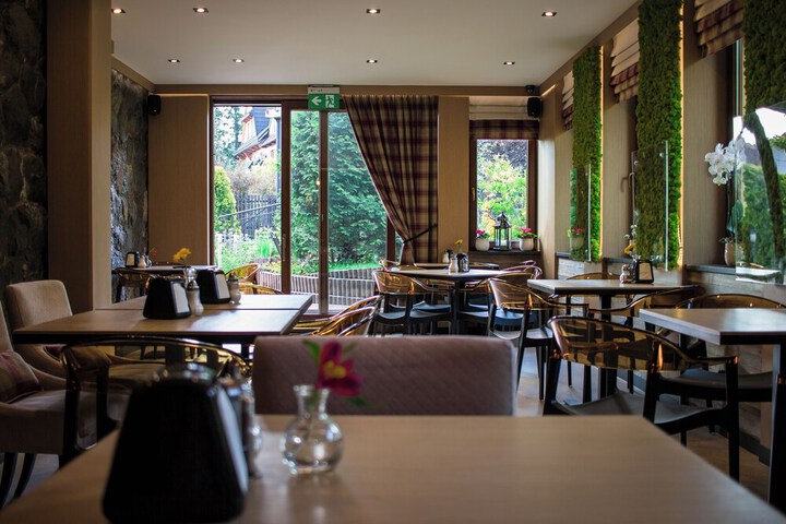 Dining 60 of 73