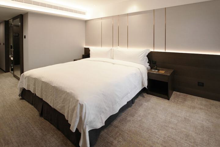 Room 3 of 32