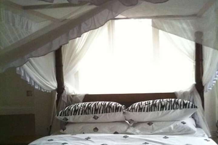 Room 4 of 11