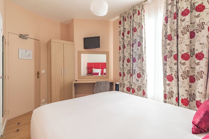 Room 6 of 32