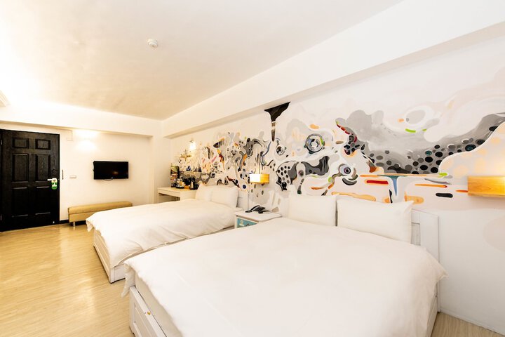 Room 8 of 32