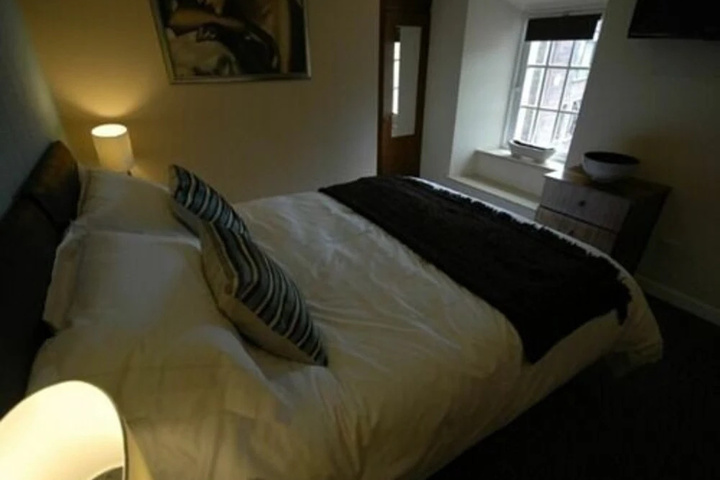 Room 5 of 13