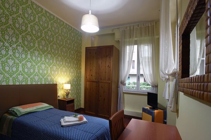 Room 6 of 18