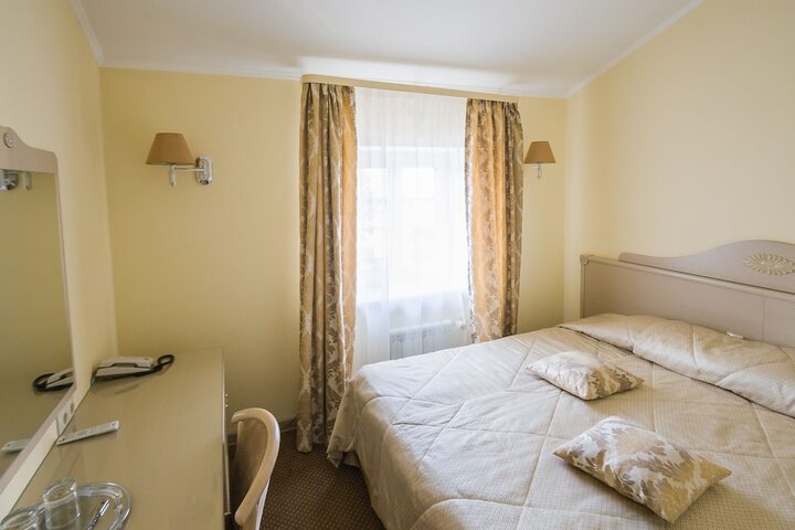 Room 5 of 42