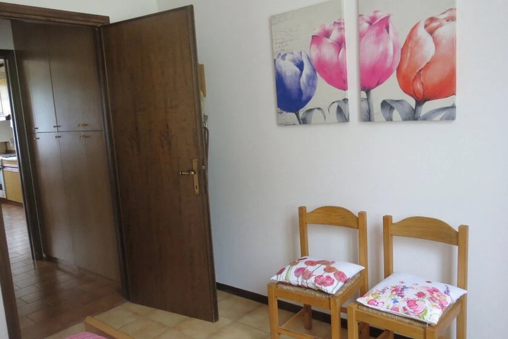 Room 2 of 17