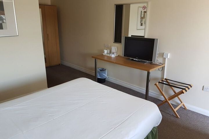 Room 18 of 28
