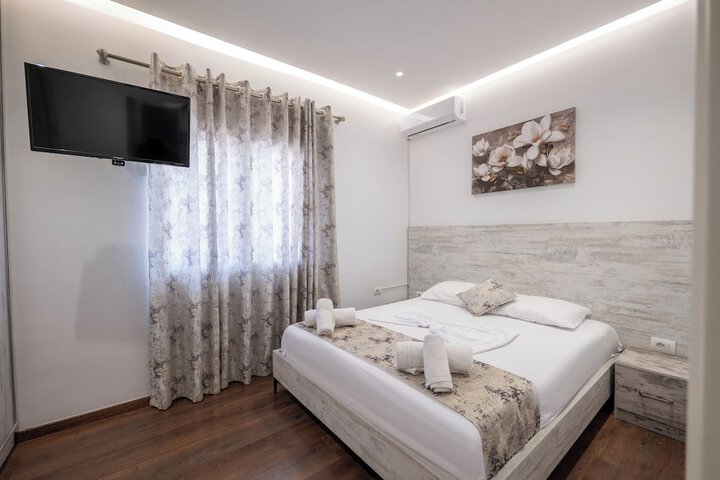 Room 25 of 86