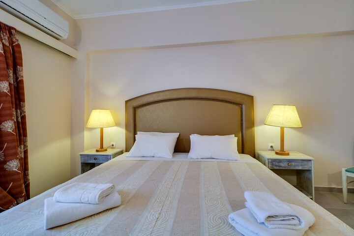 Room 14 of 128