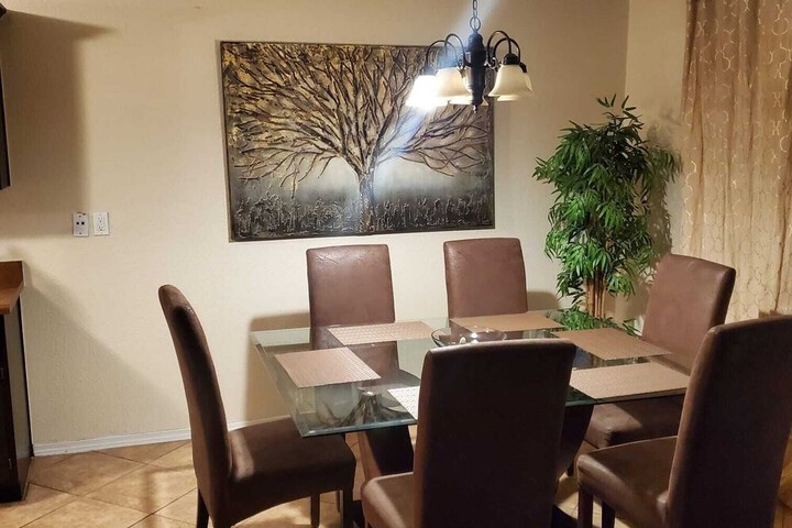 Room 10 of 14