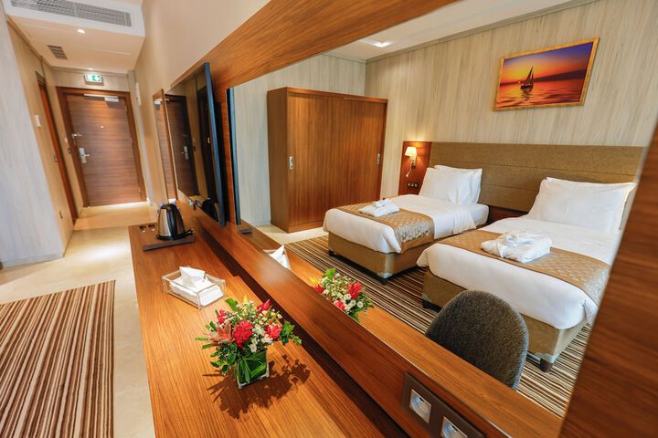 Room 7 of 27