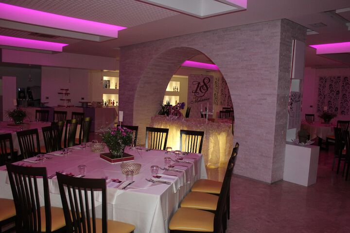 Dining 29 of 60