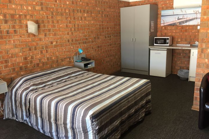 Room 7 of 50