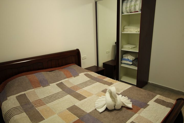 Room 4 of 37