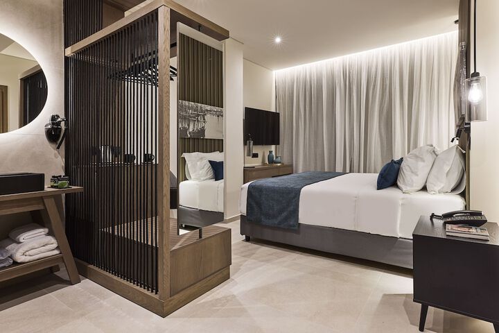 Room 51 of 103