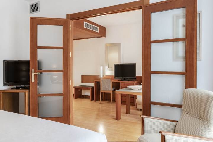 Room 17 of 37