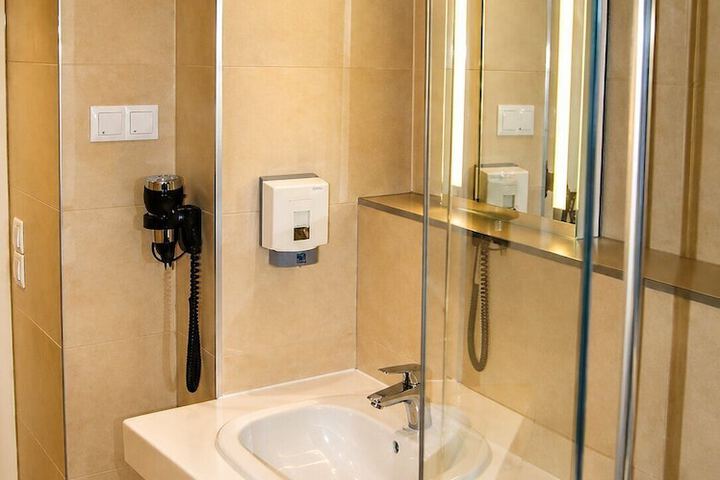 Room 11 of 45