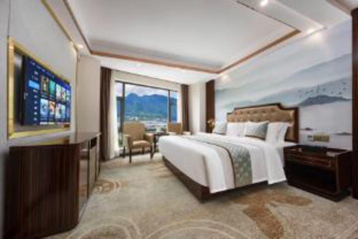 Room 4 of 6