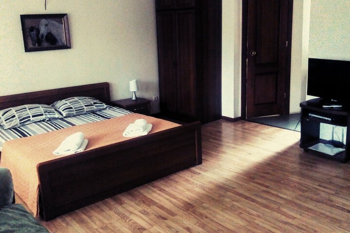 Room 9 of 37