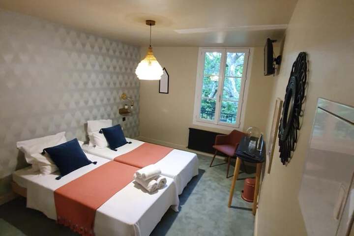 Room 6 of 27