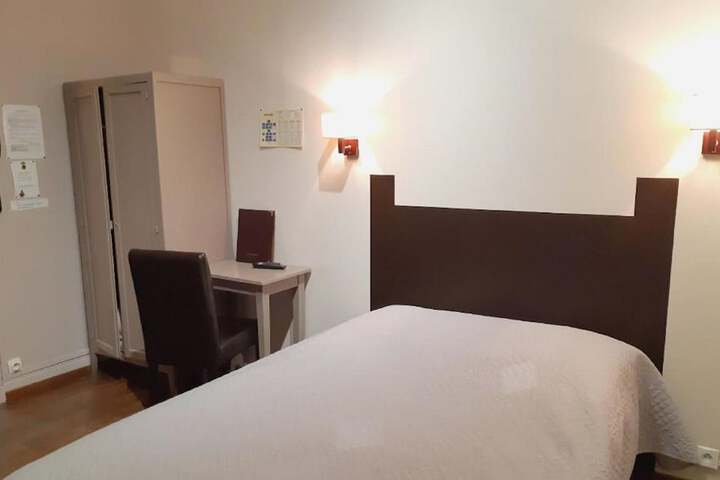 Room 11 of 28