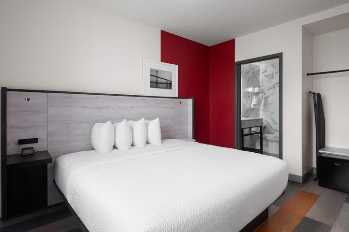 Room 14 of 30