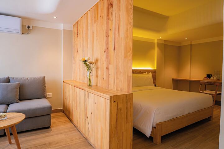 Room 4 of 18