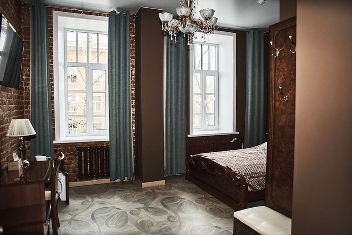 Room 9 of 42