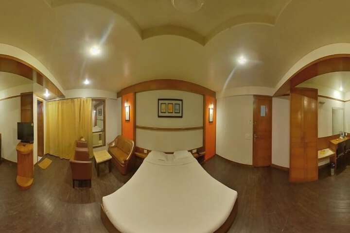 Room 16 of 38