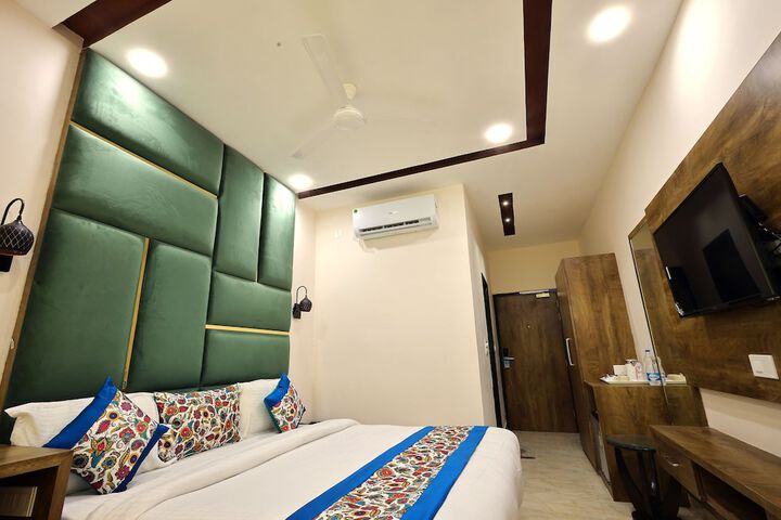 Room 34 of 128