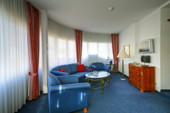 Room 17 of 33