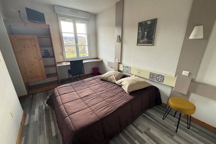 Room 12 of 24