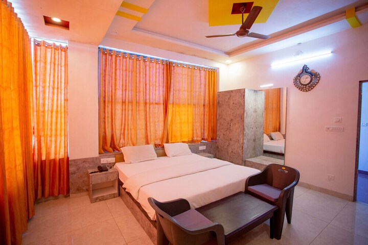Room 12 of 30