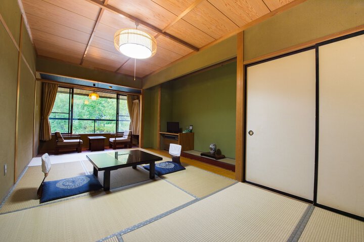 Room 13 of 34
