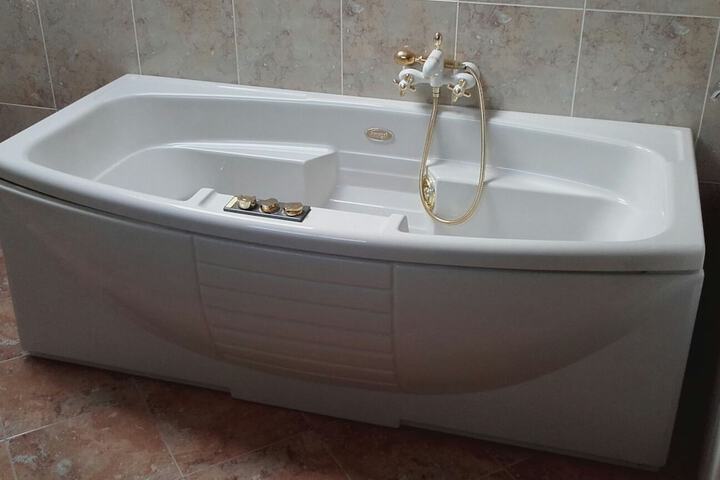 Hot Tub 46 of 76