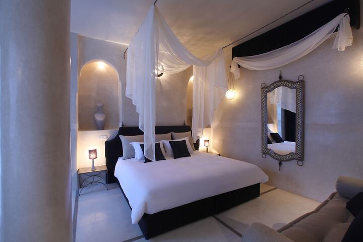 Room 4 of 48