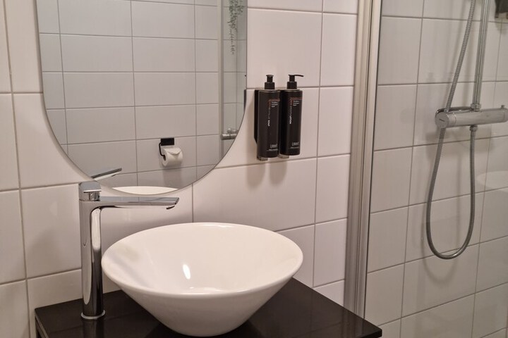 Room 43 of 102