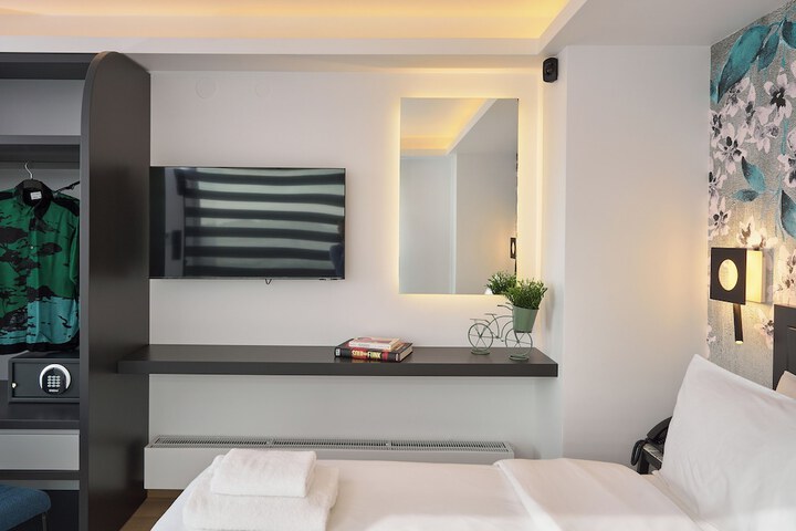 Room 12 of 113