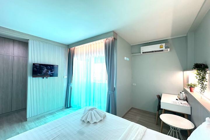 Room 102 of 167