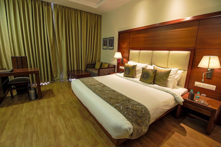 Room 5 of 19