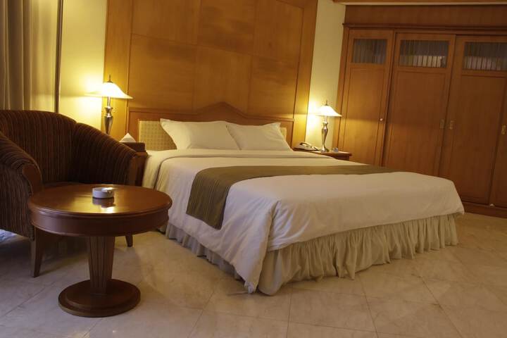 Room 9 of 35