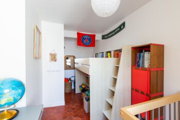 Room 10 of 13