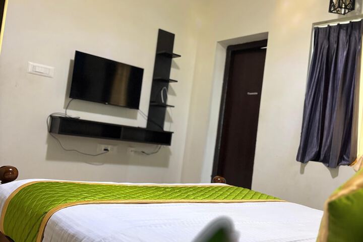 Room 2 of 38