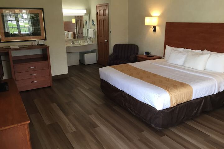 1 King Bed (12 of 16)