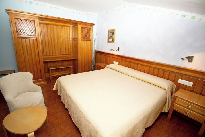 Room 13 of 18