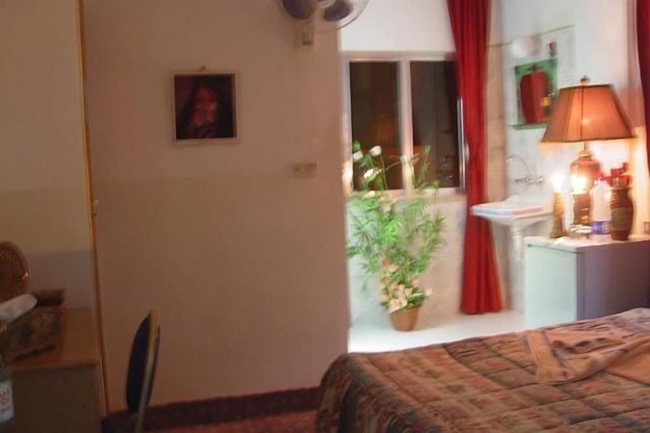 Room 7 of 31
