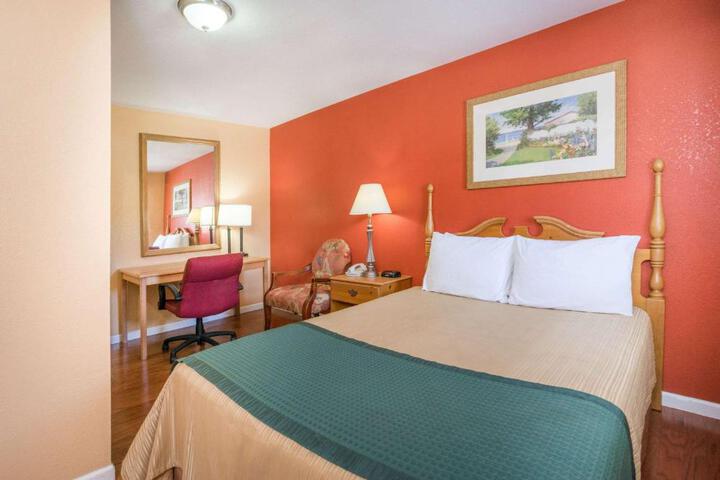 2 Queen Beds Mountain View (1 of 7)