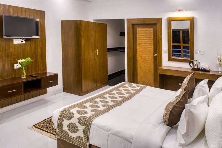 Room 3 of 32