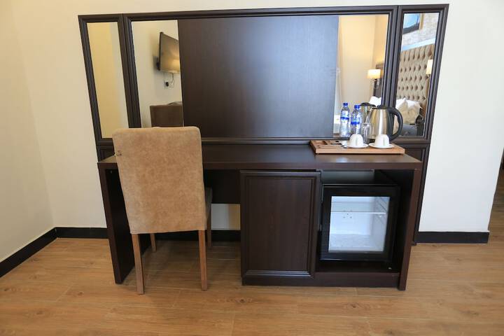 Room 16 of 37