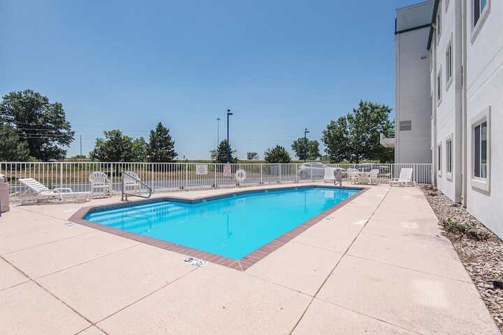 Hotel with Pool